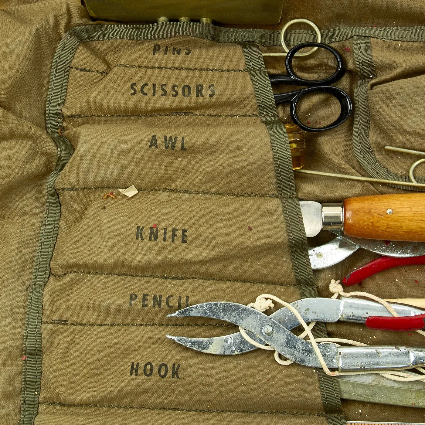 Original U.S. WWII Parachute Rigger Kit with Acessories and Tools